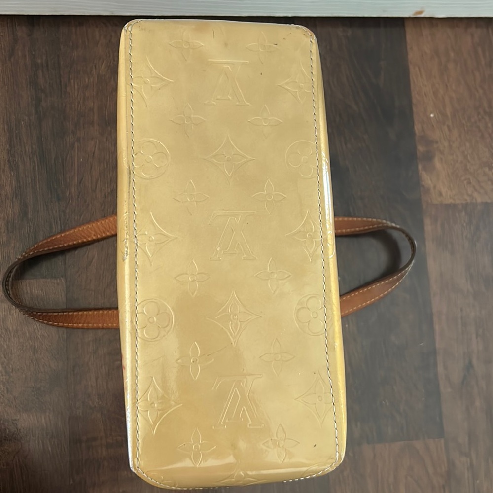 Louis Vuitton Gold Vernis Monogram Reade PM Bag - Picture 5 of 16
